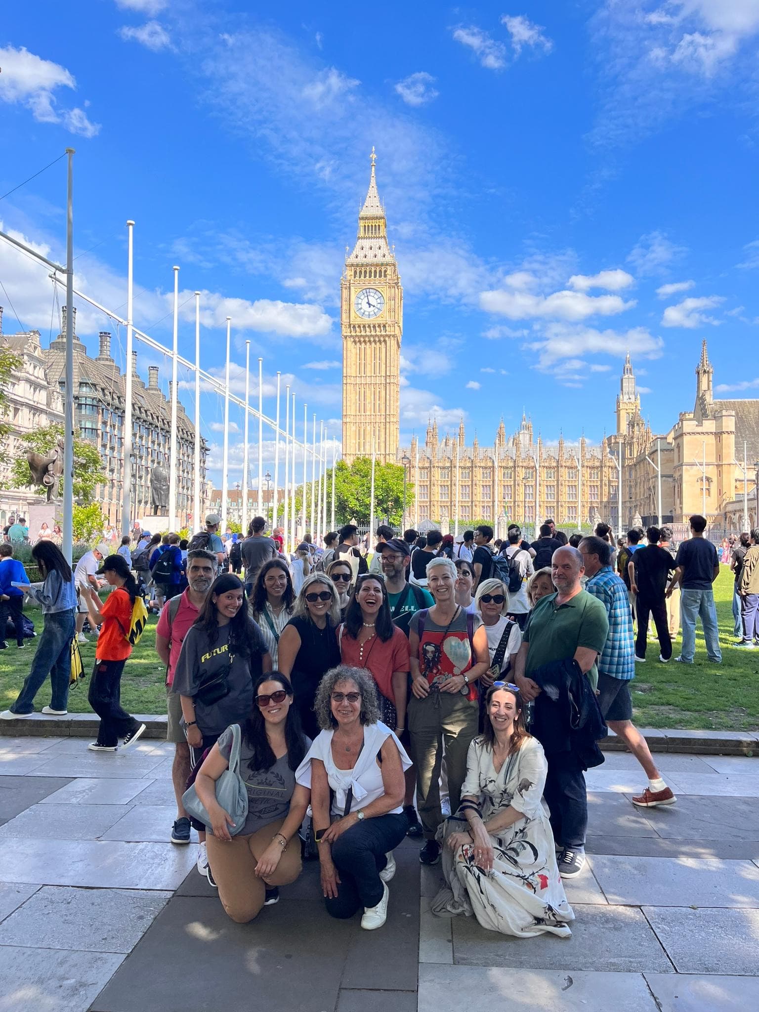 Group of students in front of the Big Ben